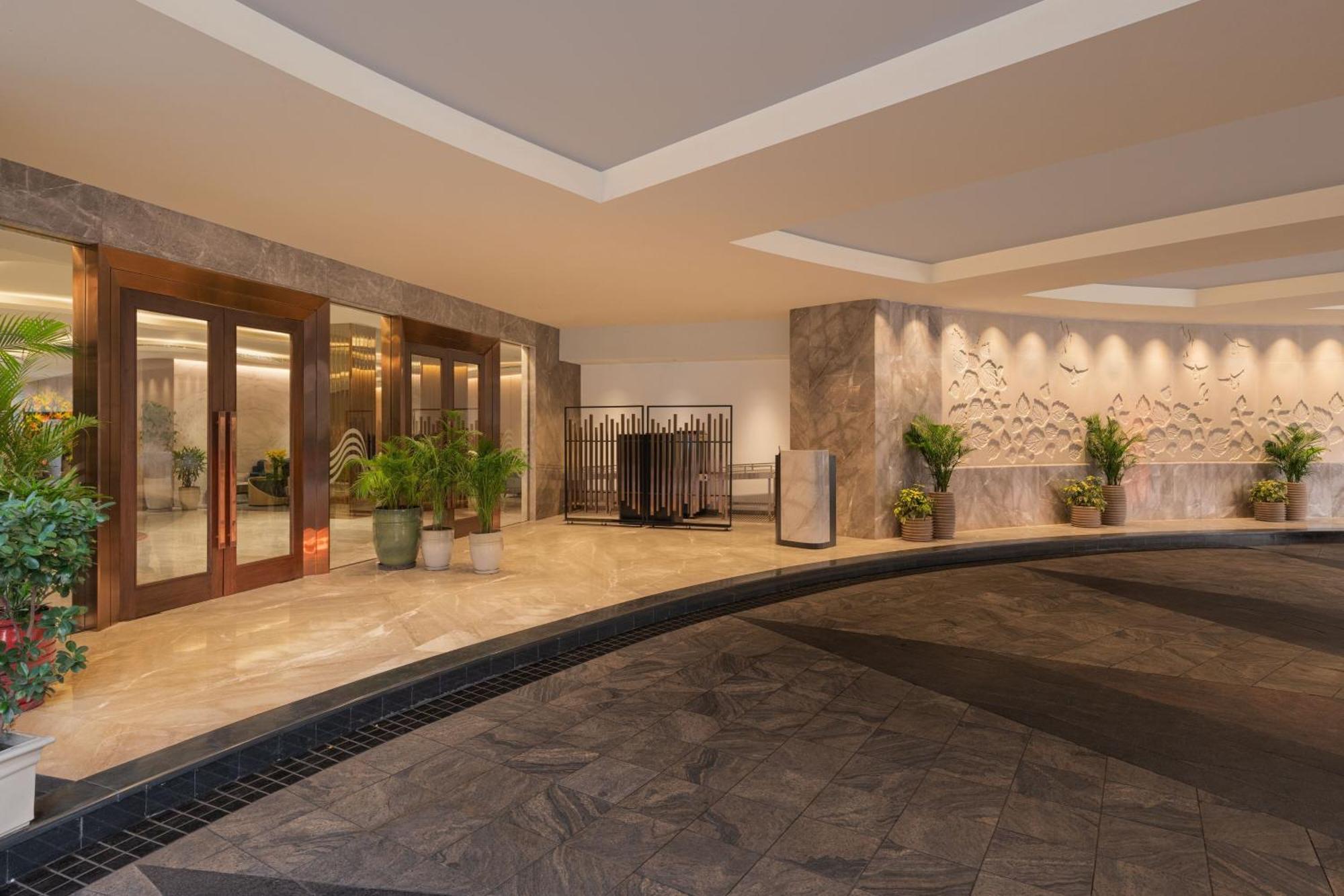 Courtyard By Marriott Bhopal Hotel Exterior photo