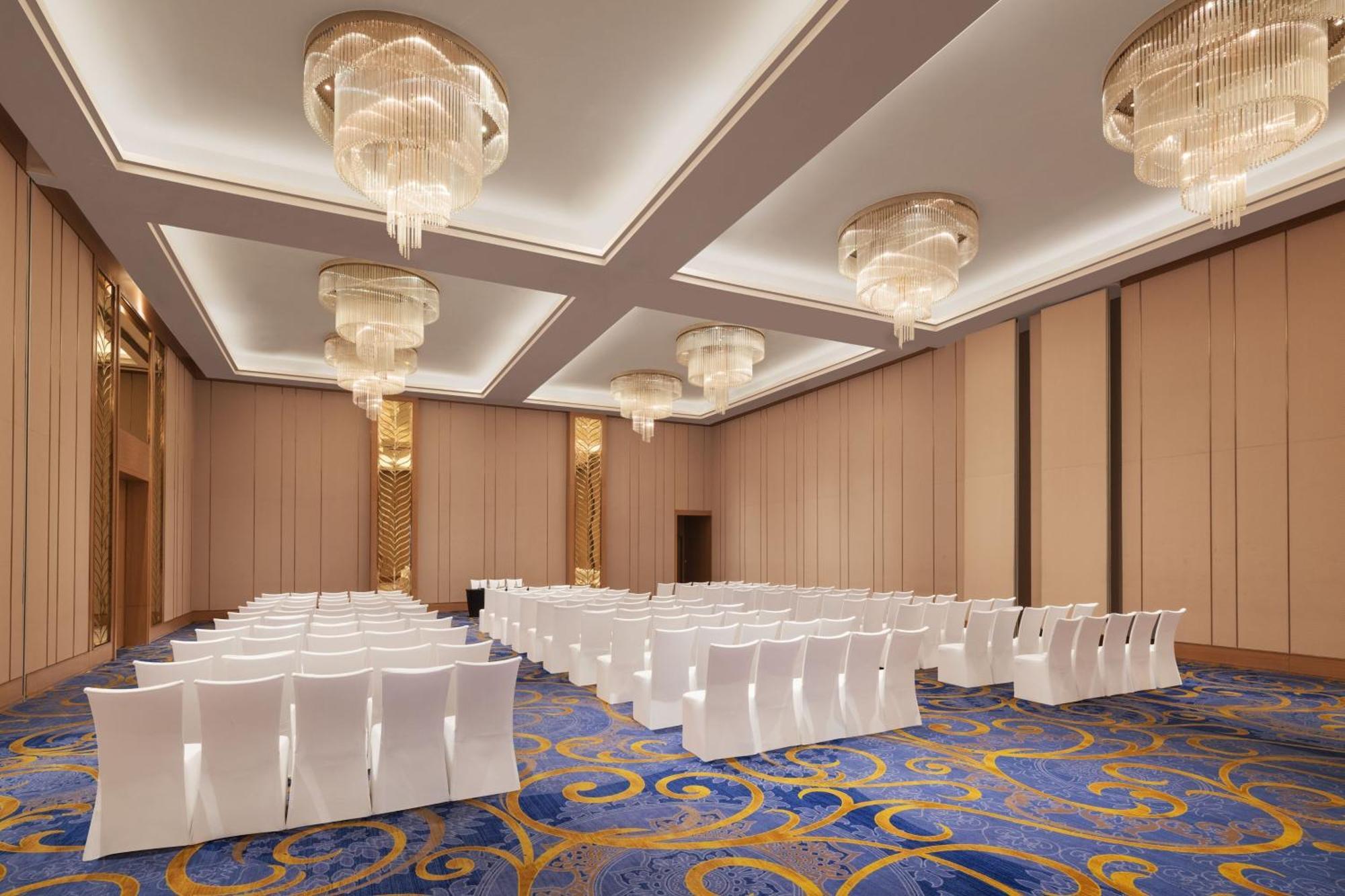 Courtyard By Marriott Bhopal Hotel Exterior photo