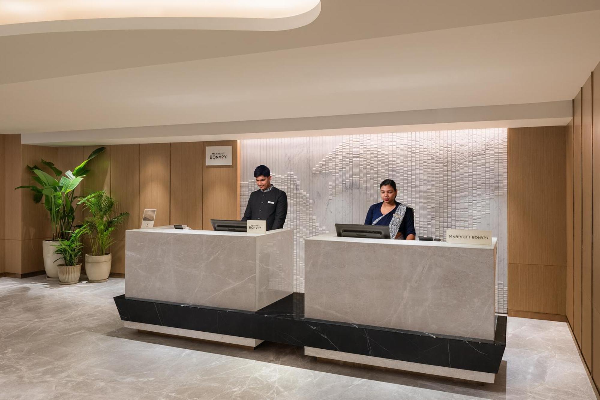Courtyard By Marriott Bhopal Hotel Exterior photo