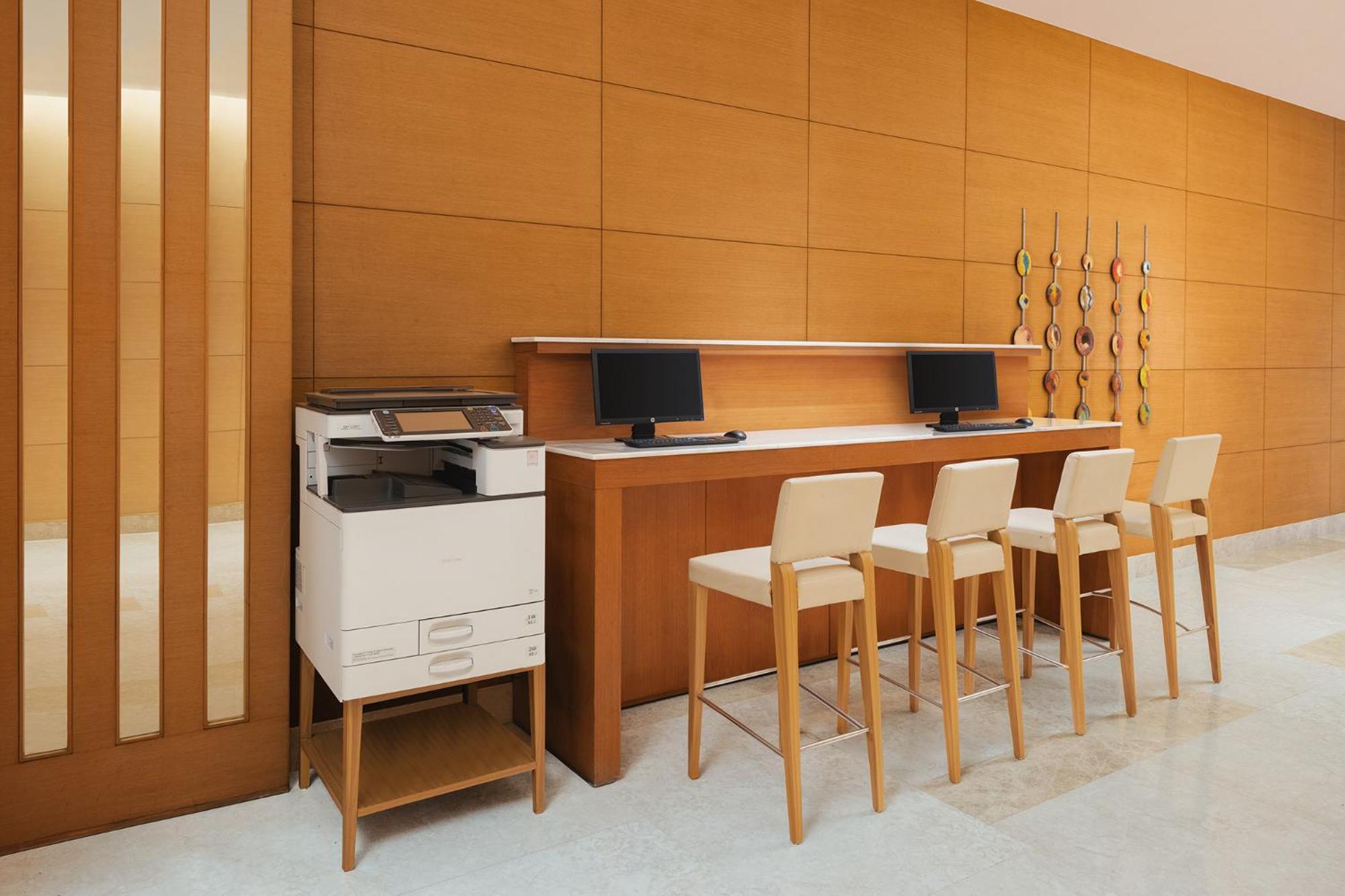 Courtyard By Marriott Bhopal Hotel Exterior photo