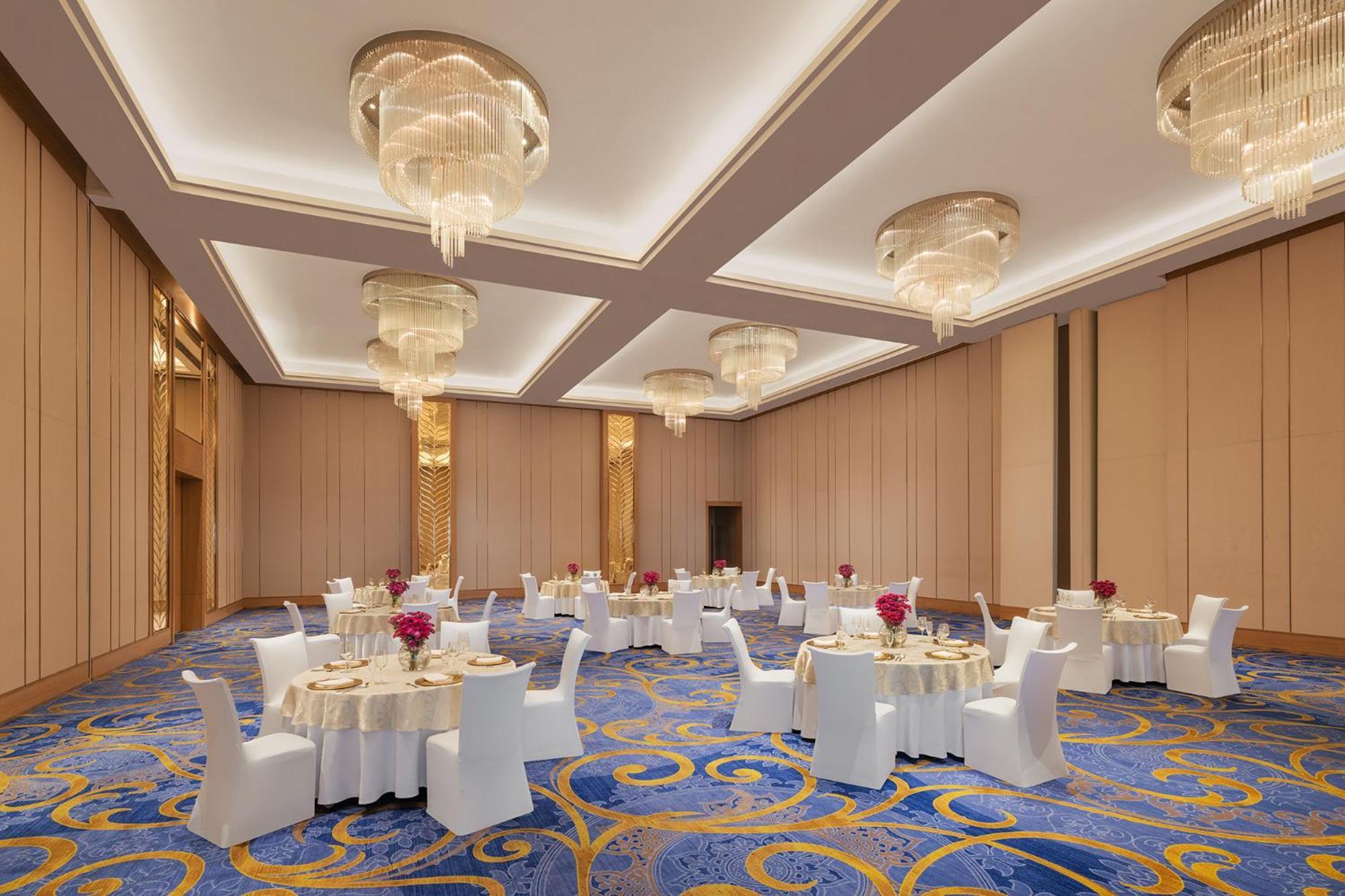Courtyard By Marriott Bhopal Hotel Exterior photo