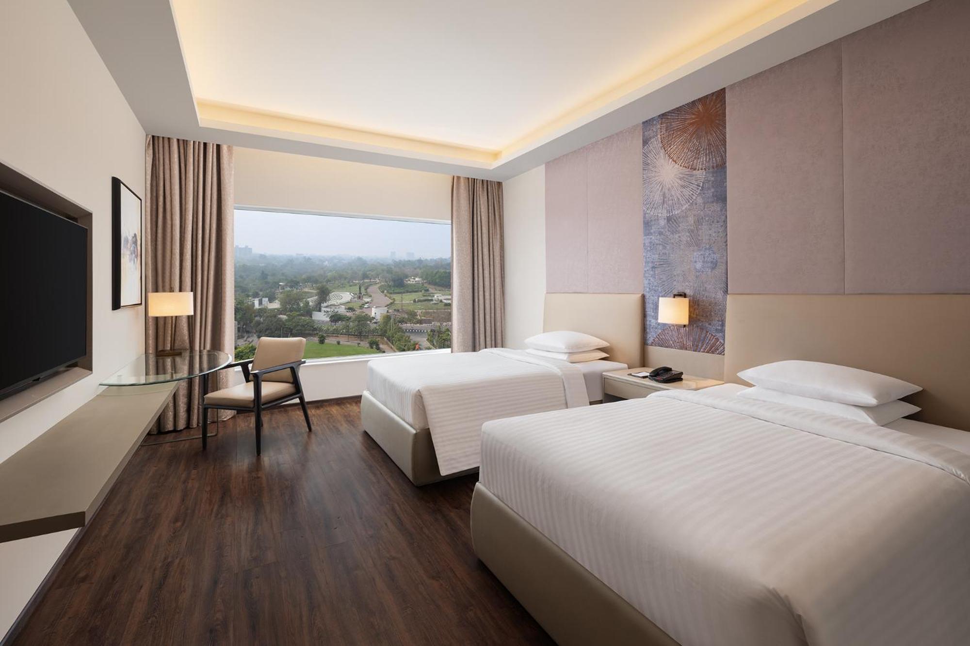 Courtyard By Marriott Bhopal Hotel Exterior photo