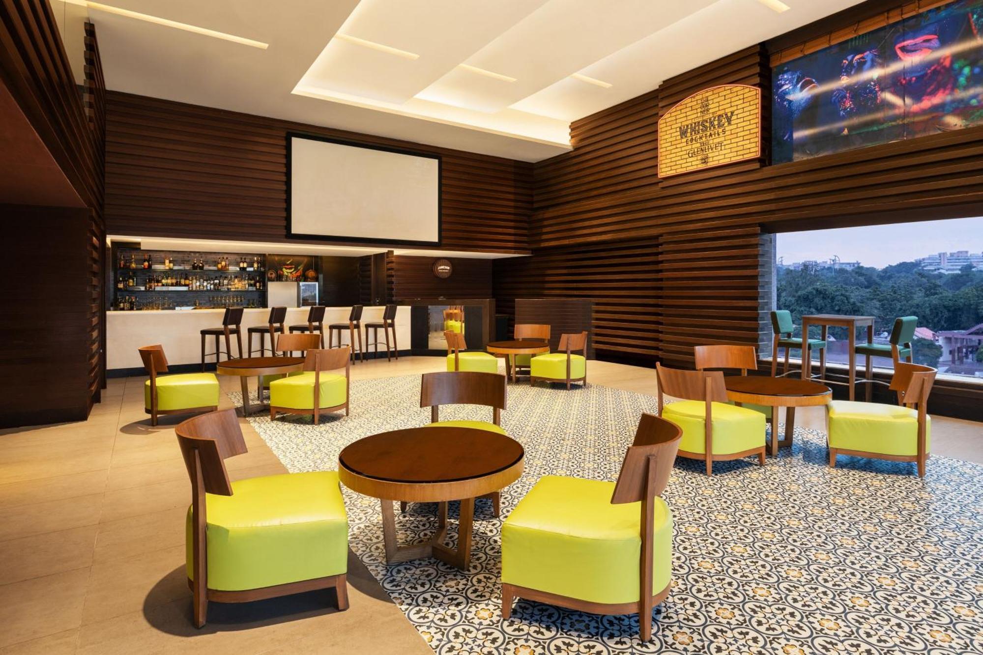 Courtyard By Marriott Bhopal Hotel Exterior photo