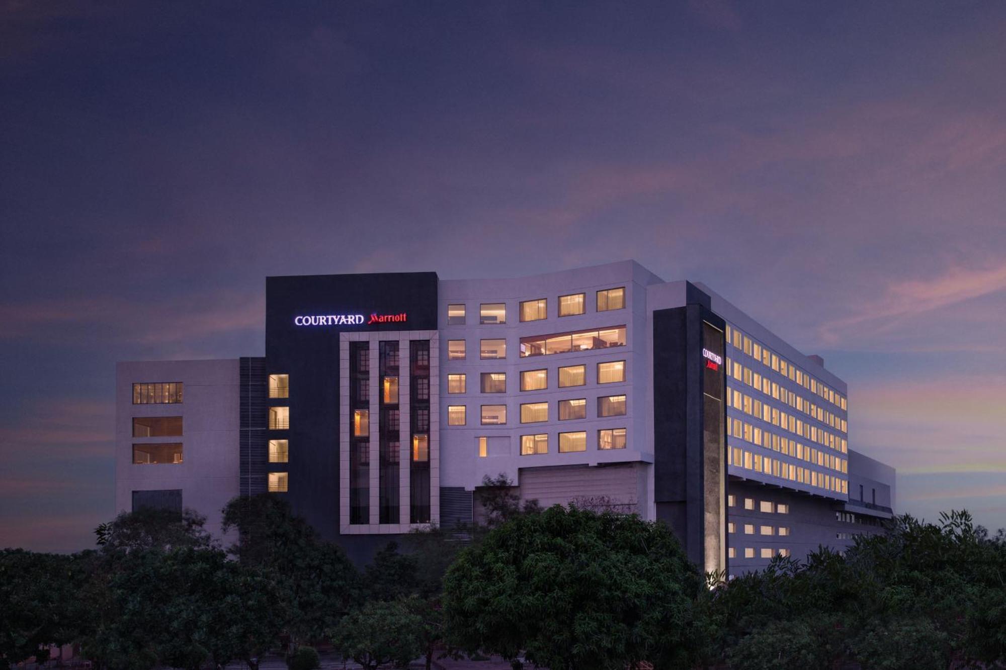 Courtyard By Marriott Bhopal Hotel Exterior photo