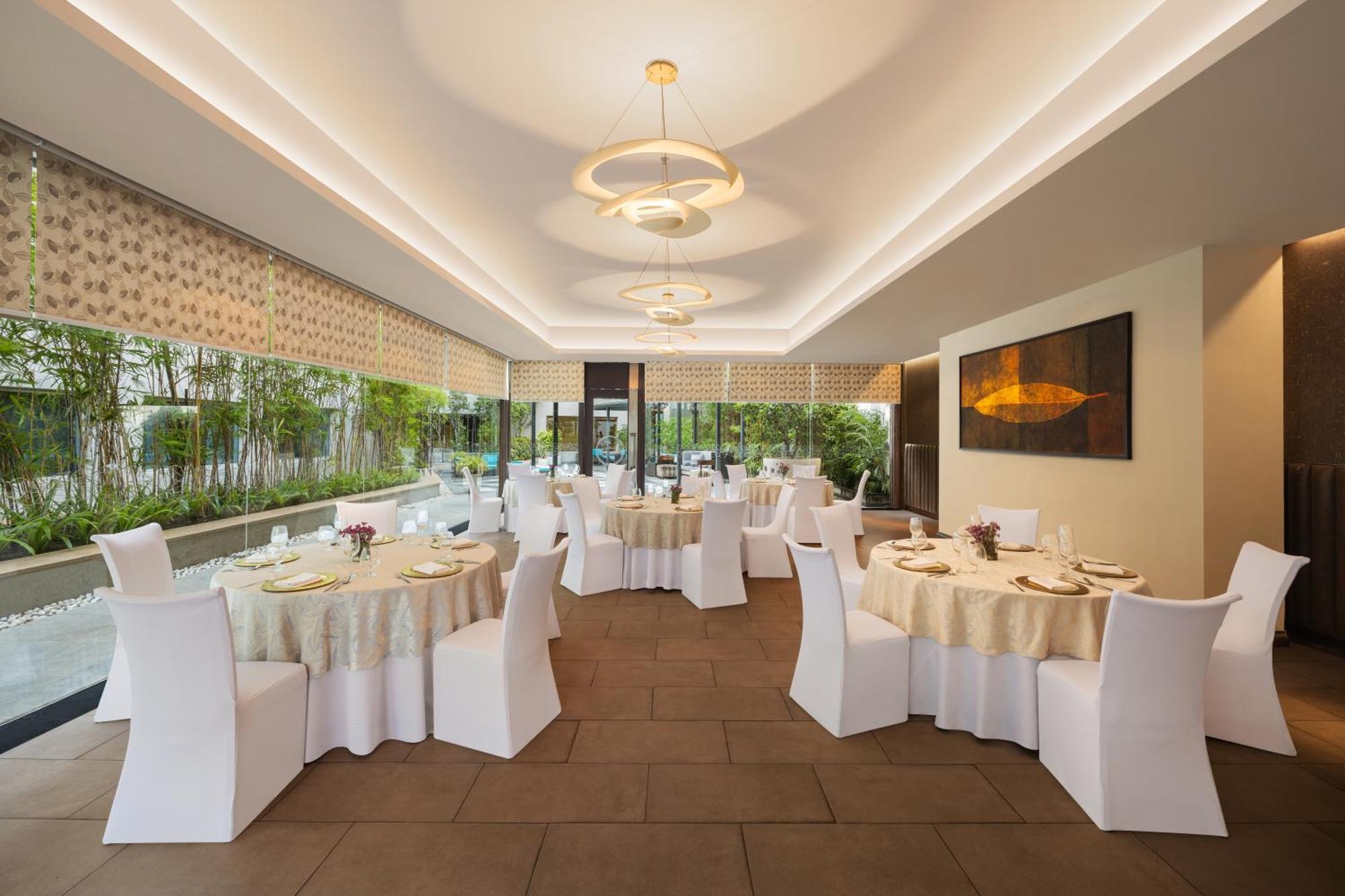 Courtyard By Marriott Bhopal Hotel Exterior photo