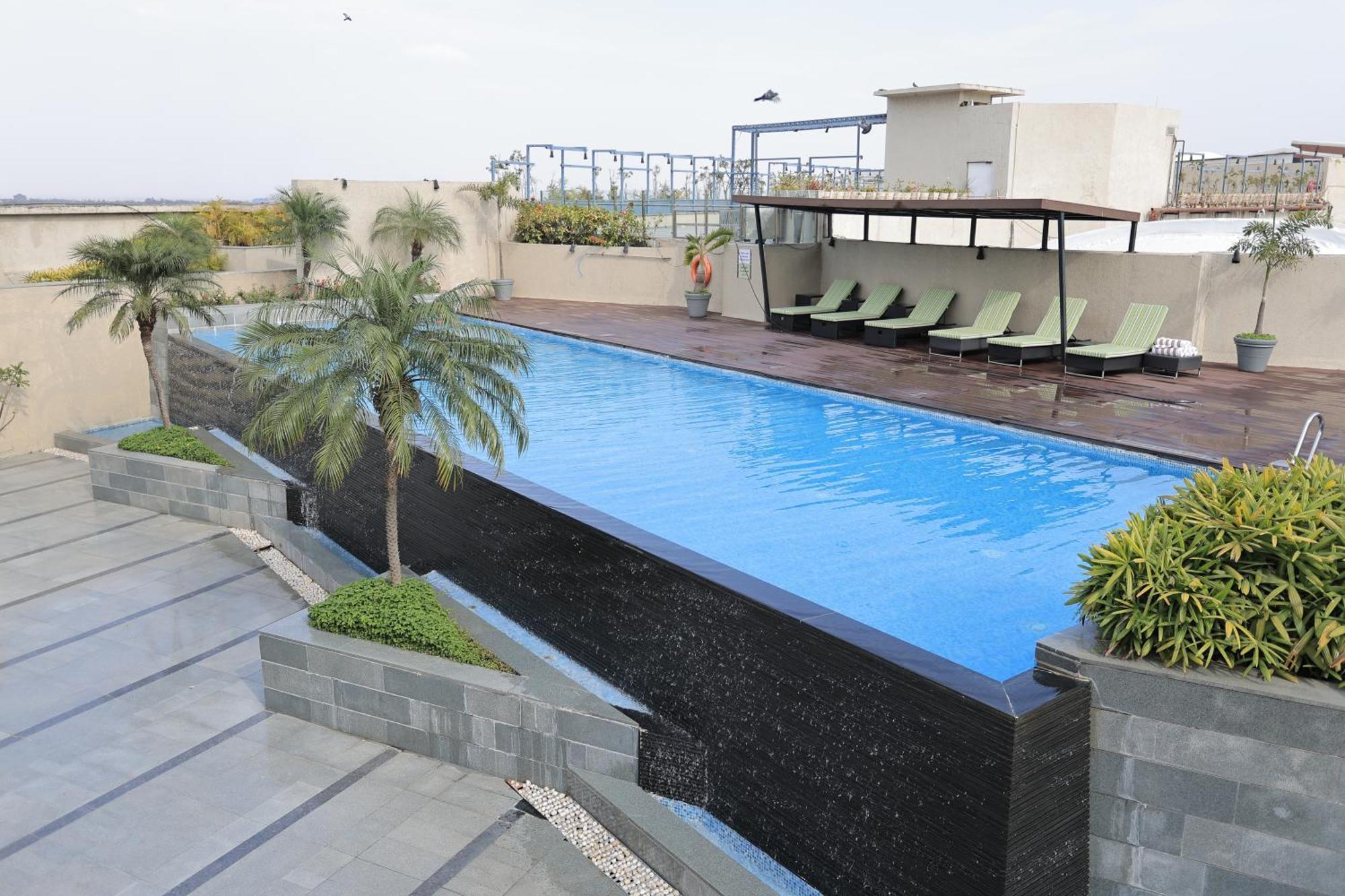 Courtyard By Marriott Bhopal Hotel Exterior photo