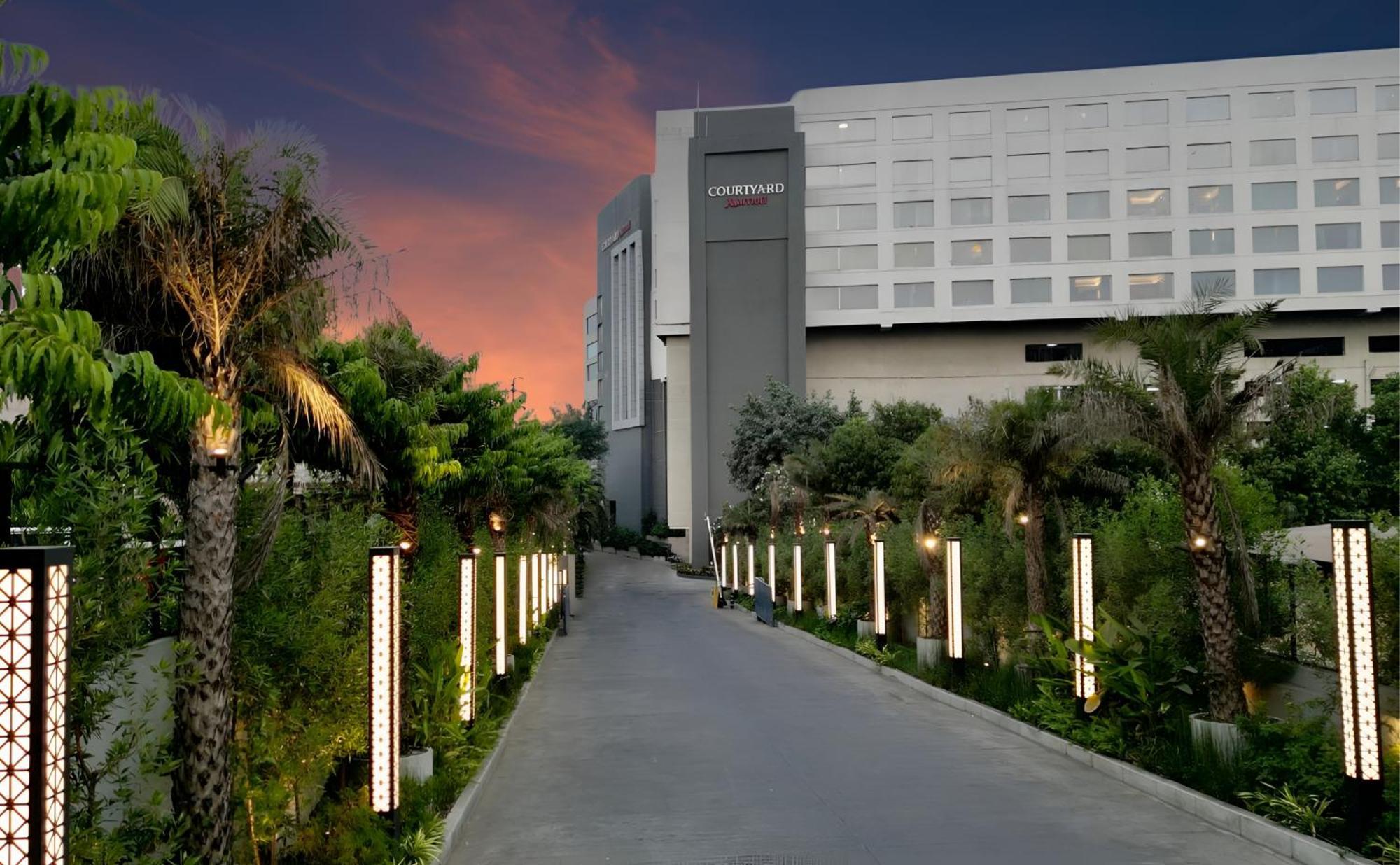 Courtyard By Marriott Bhopal Hotel Exterior photo