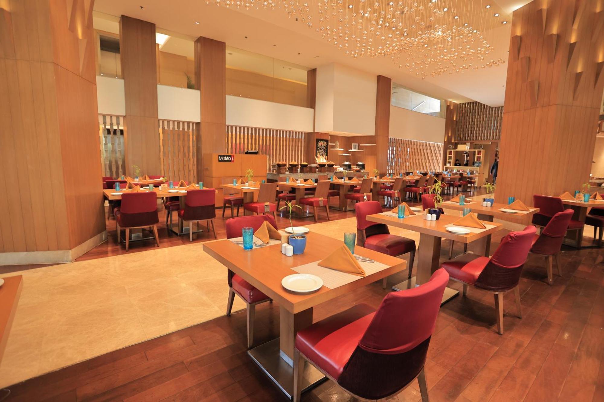 Courtyard By Marriott Bhopal Hotel Exterior photo