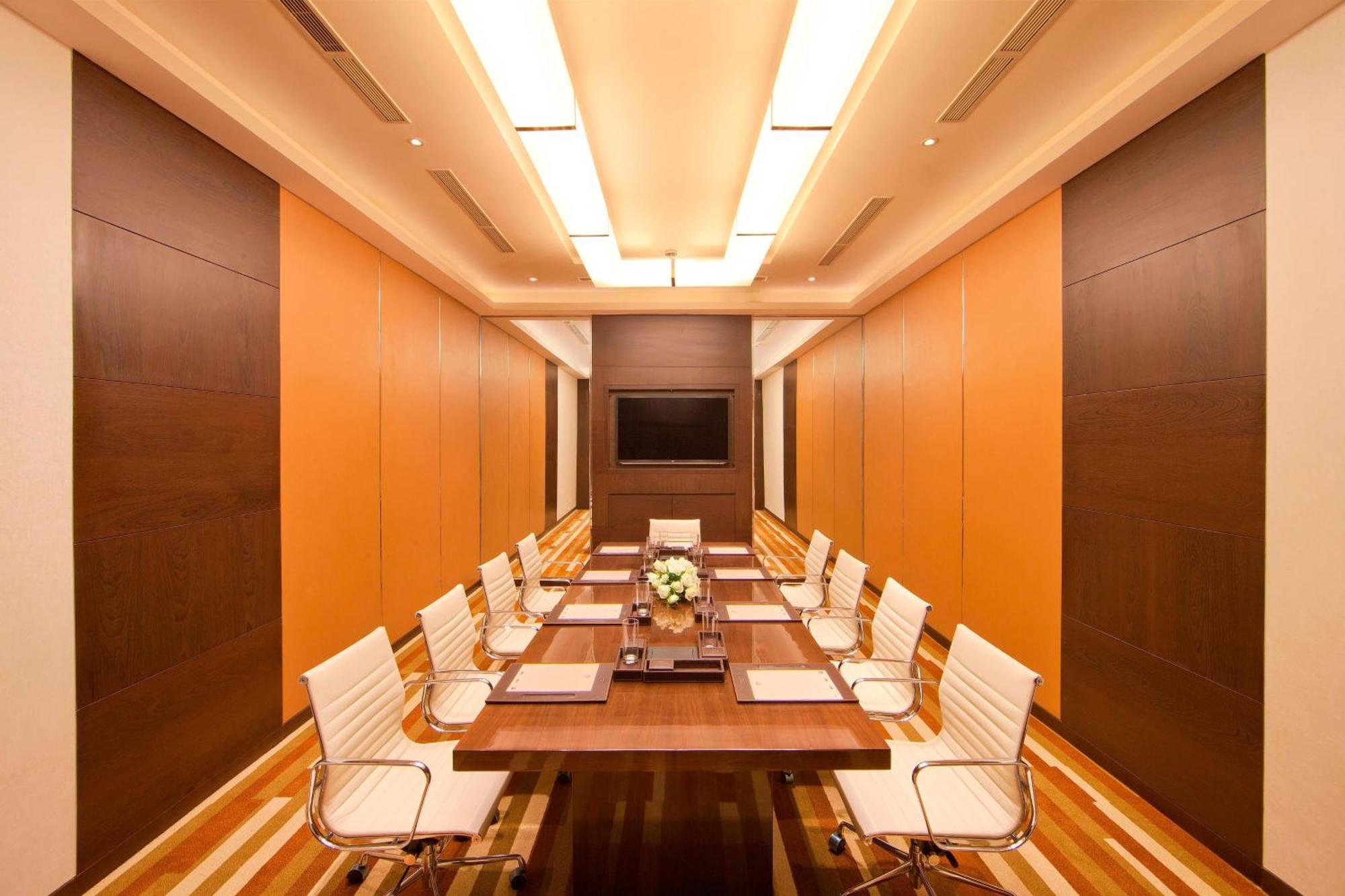 Courtyard By Marriott Bhopal Hotel Exterior photo