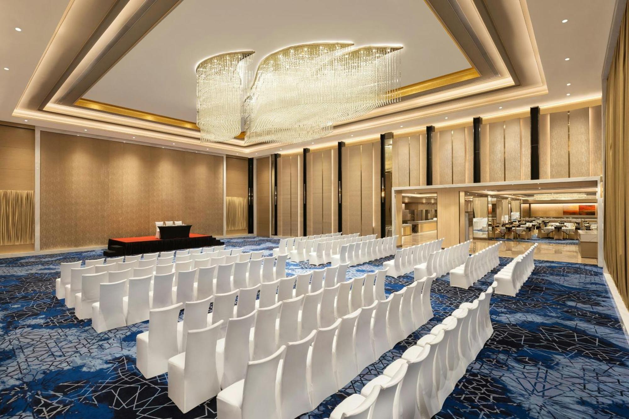 Courtyard By Marriott Bhopal Hotel Exterior photo