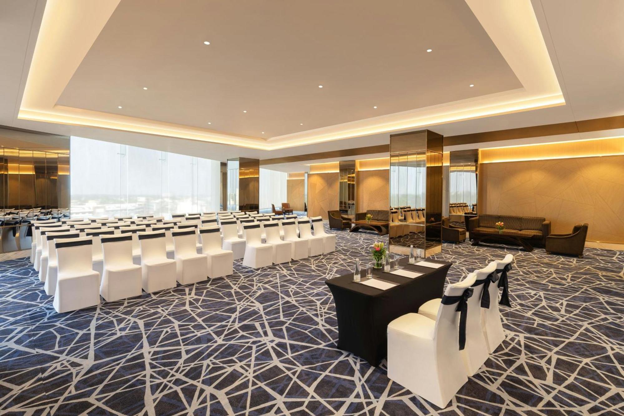 Courtyard By Marriott Bhopal Hotel Exterior photo
