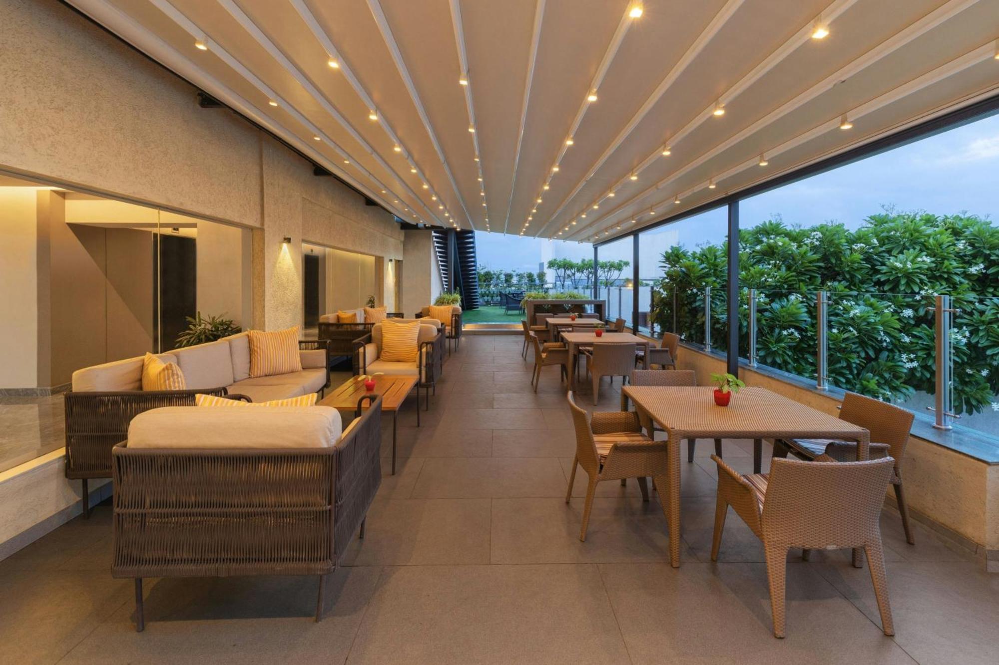 Courtyard By Marriott Bhopal Hotel Exterior photo