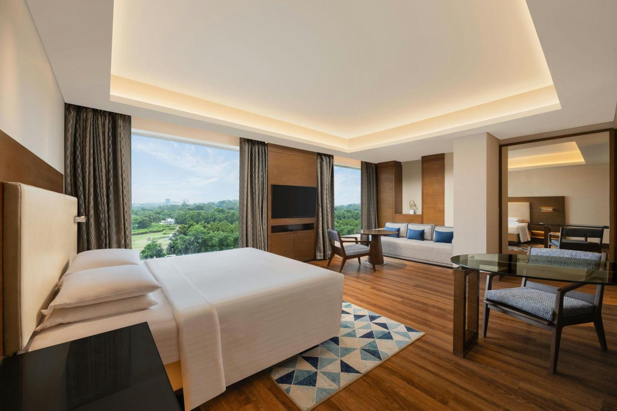 Courtyard By Marriott Bhopal Hotel Exterior photo