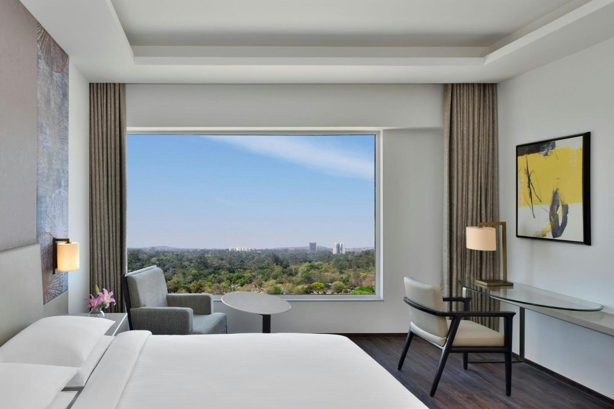 Courtyard By Marriott Bhopal Hotel Exterior photo