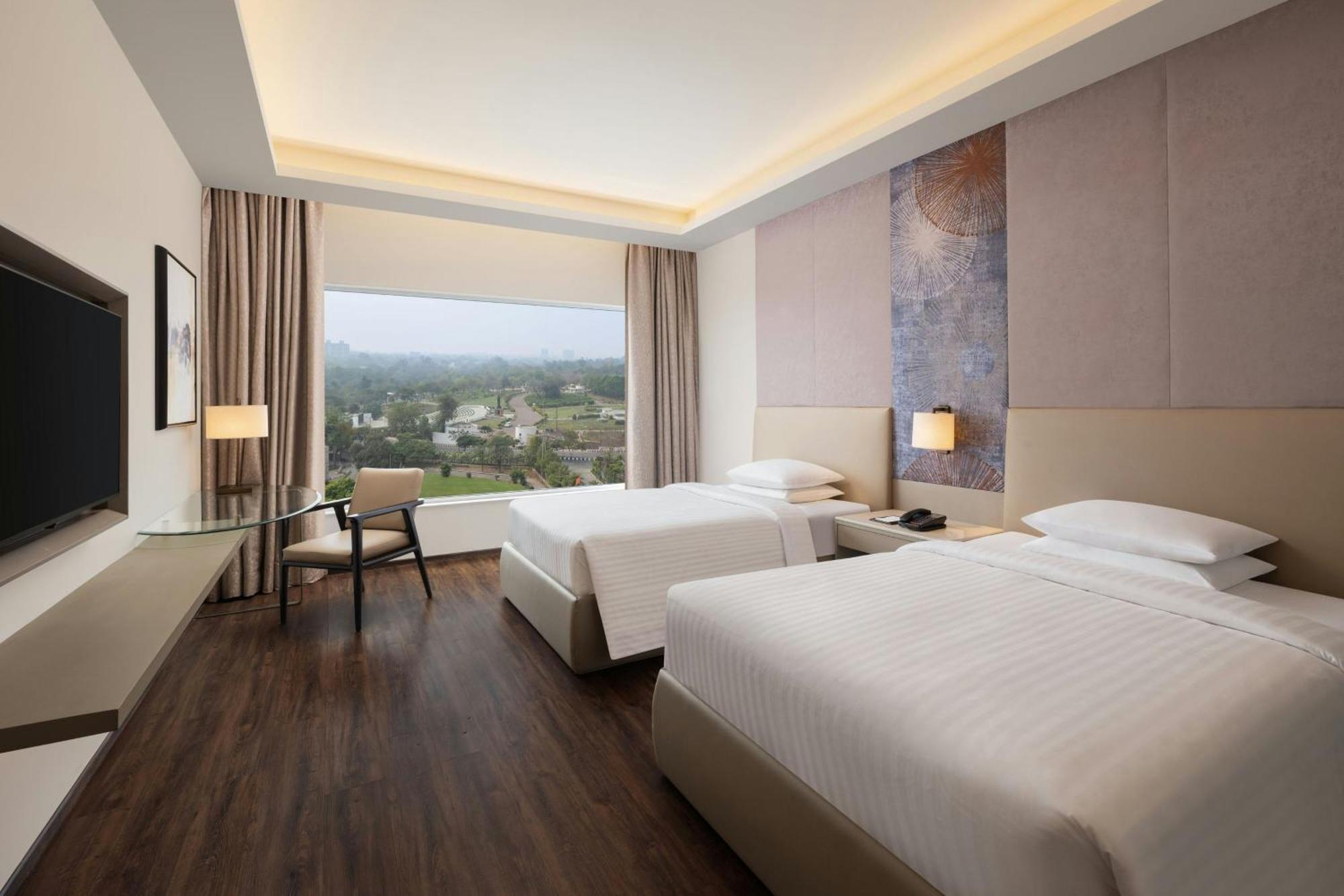 Courtyard By Marriott Bhopal Hotel Exterior photo