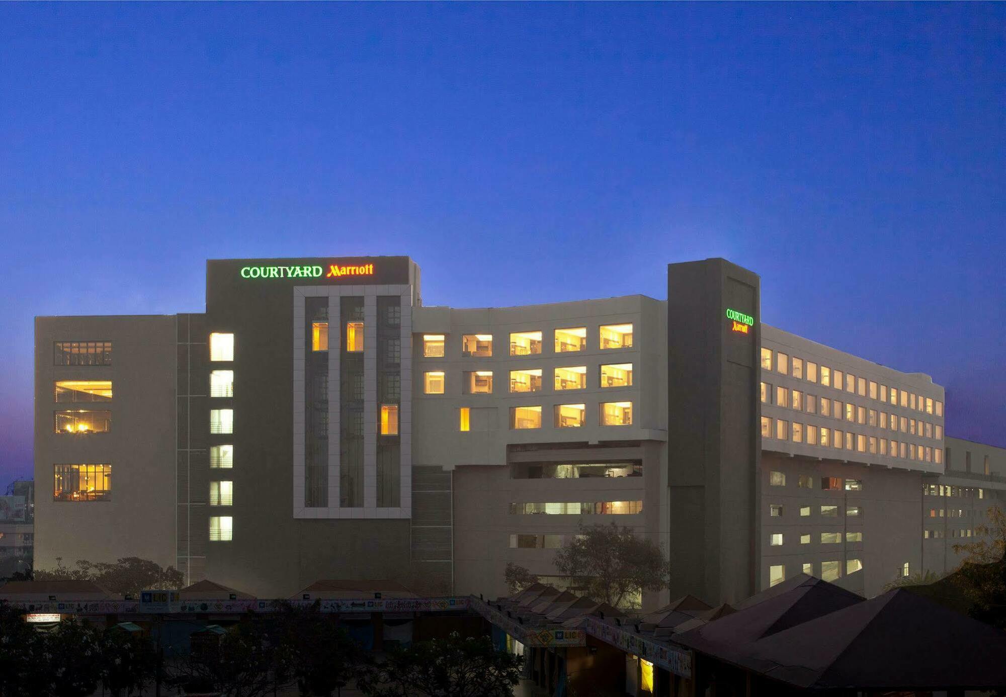 Courtyard By Marriott Bhopal Hotel Exterior photo